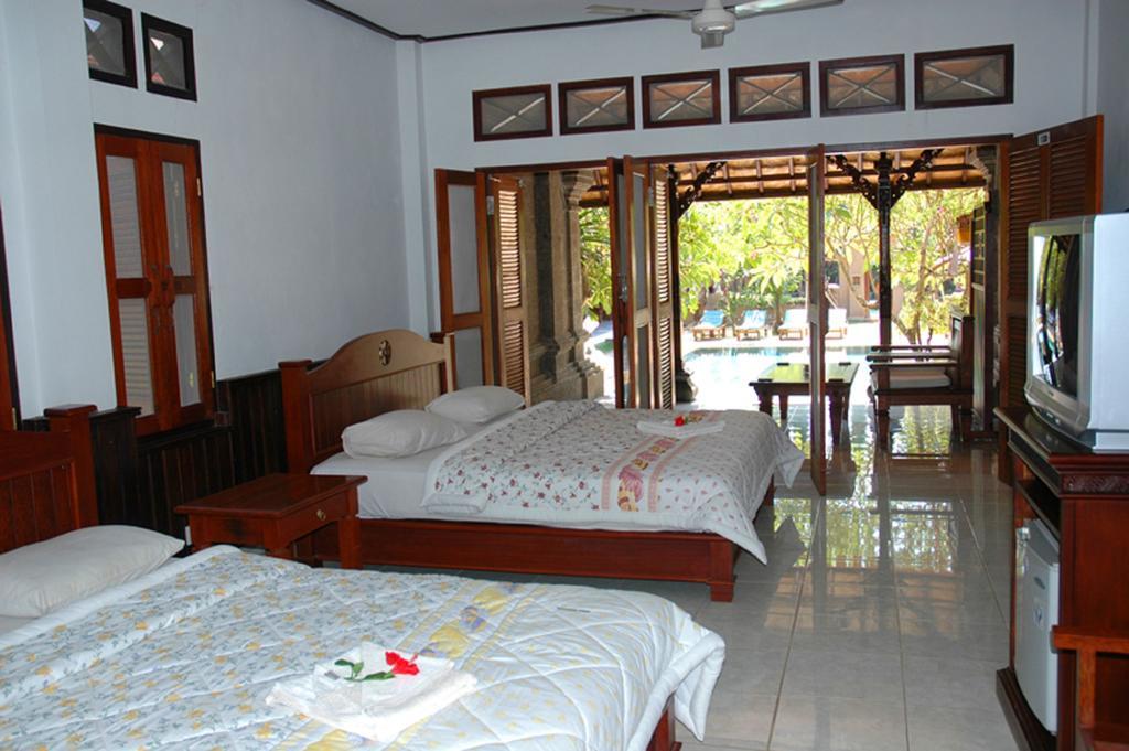 Puri Rai Hotel Padangbai  Exterior photo